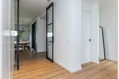 Koningskaars 20, 6418 PR Heerlen - 23 - Hal met stalen taatsdeuren.jpg